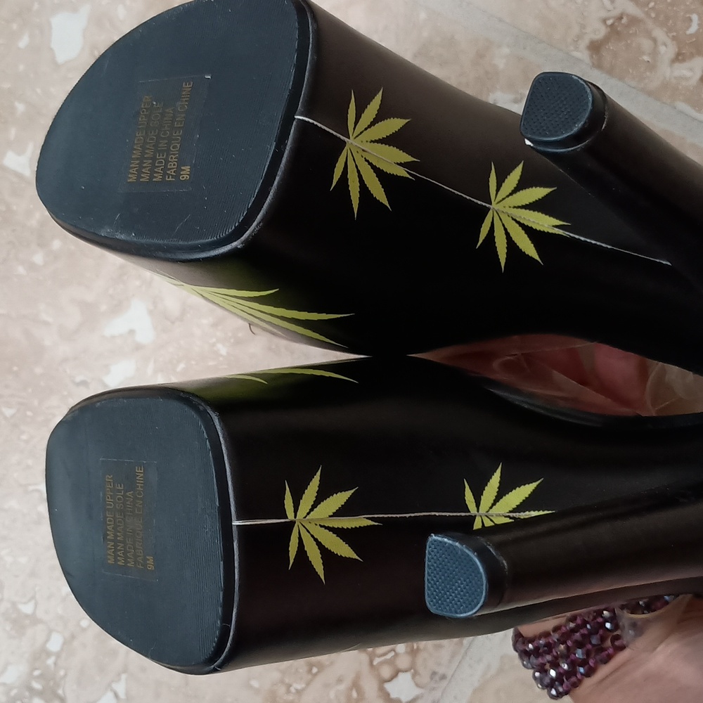 Hustler Xtra Platform Heels with Leaf Design - Picture 4 of 5